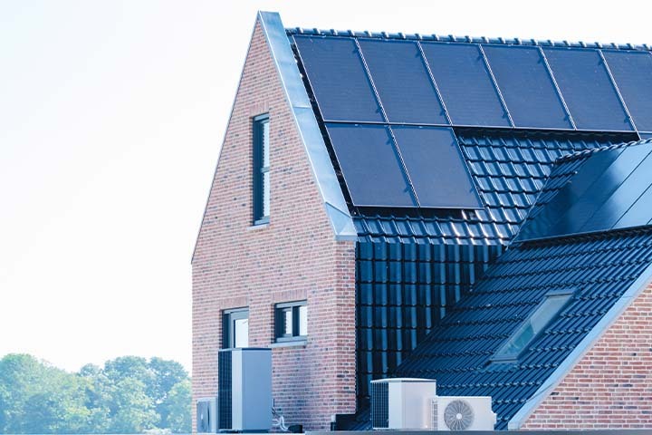 UK heat pump and solar energy trends from the June 2025 NEED report